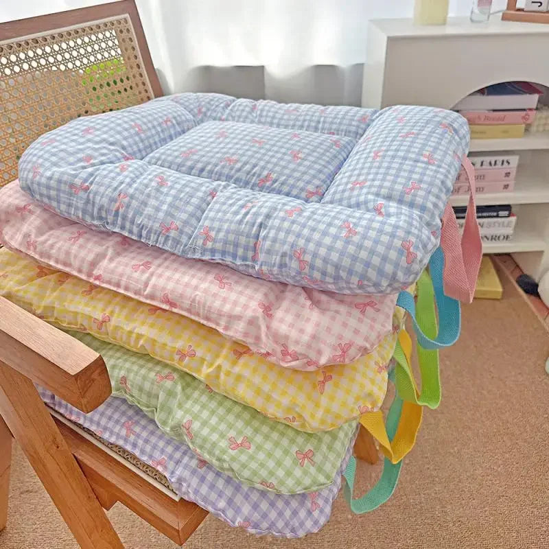 Cute Soft Checkered Bow Pet Bed Universal - MyPetDollar.com