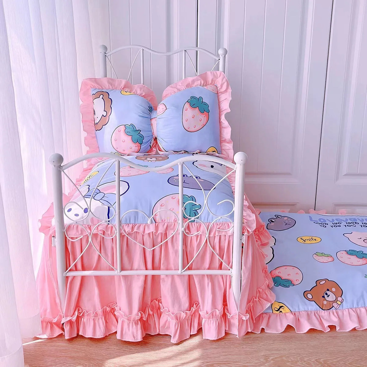 Elevated Princess Bed for Puppies Iron Dog Crate, Durable